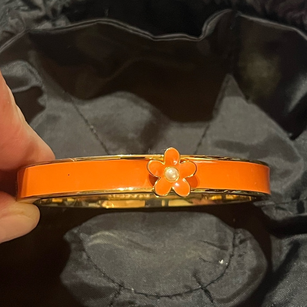 Talbots Signed Orange Flower Enamel Hinged Bangle Bracelet - Gold Tone Metal